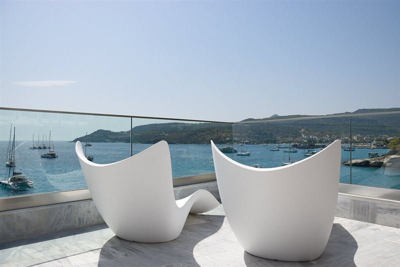 Beachfront hotel Agia Marina